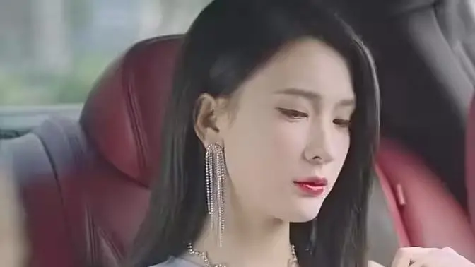 《惊蛰》：一场危机四伏的谍战迷局，看小人物如何在时代洪流中挣扎求生！